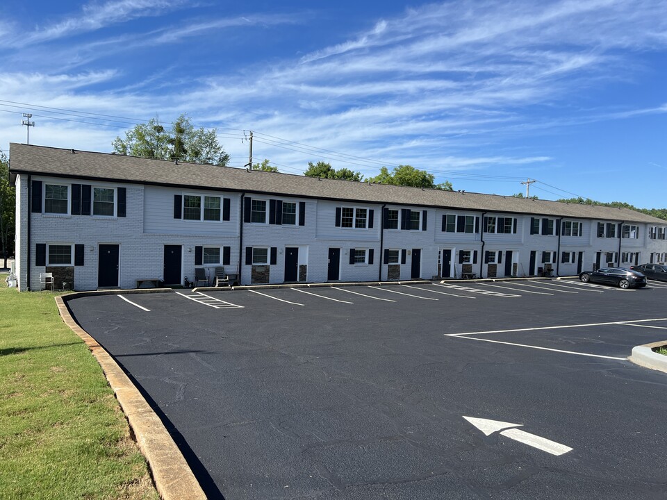Maddox Street Townhomes Downtown Lawrence in Lawrenceville, GA - Foto de edificio