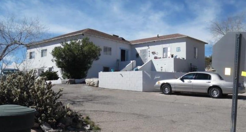 113 Spruce St in Kingman, AZ - Foto de edificio