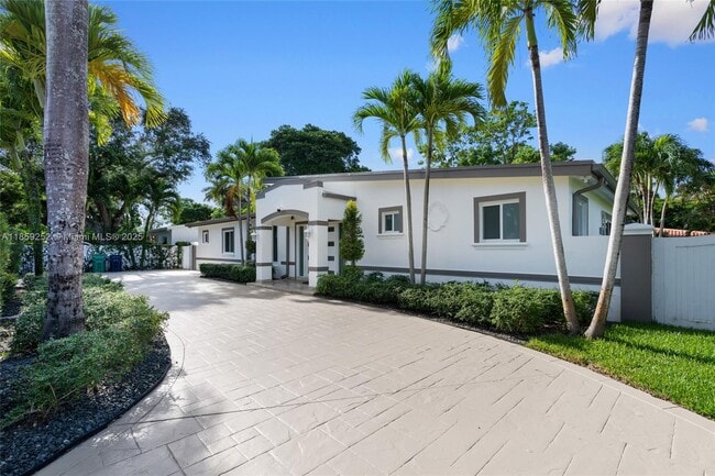 5725 SW 56th St in Miami, FL - Building Photo - Building Photo