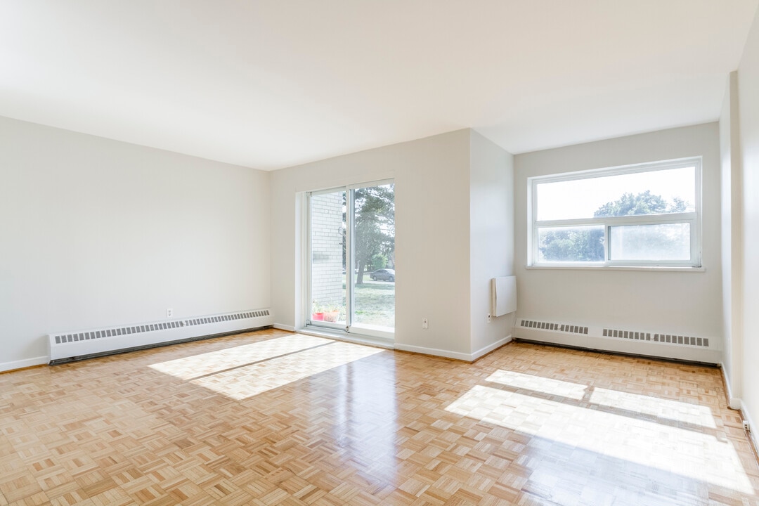 507 Balmoral Dr in Brampton, ON - Building Photo