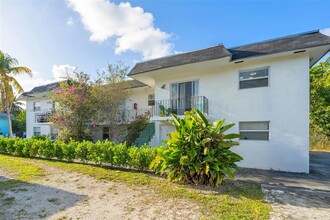 8315 NE Miami Ct, Unit 5 in Miami, FL - Building Photo - Building Photo