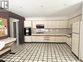 17 Fairway Heights Crescent in Markham, ON - Building Photo - Building Photo