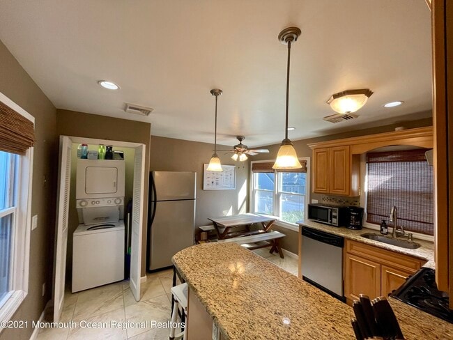 425 Sylvania Ave in Avon By The Sea, NJ - Building Photo - Building Photo