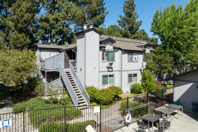 Sunwood Meadows in San Jose, CA - Building Photo - Building Photo