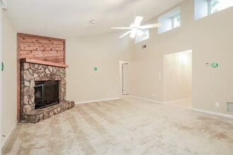 8424 Bluestem Ct in Jacksonville, FL - Foto de edificio - Building Photo