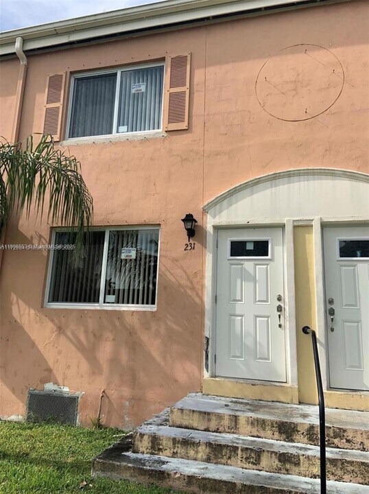 231 NW 84th Terrace in Miami, FL - Building Photo
