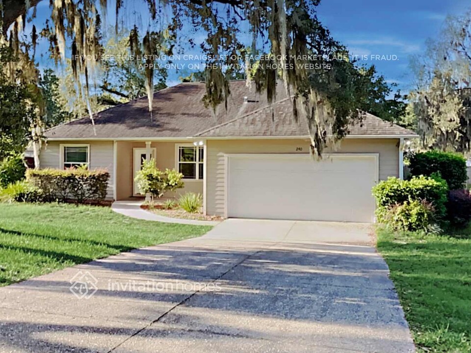 240 W McClendon St in Lady Lake, FL - Building Photo