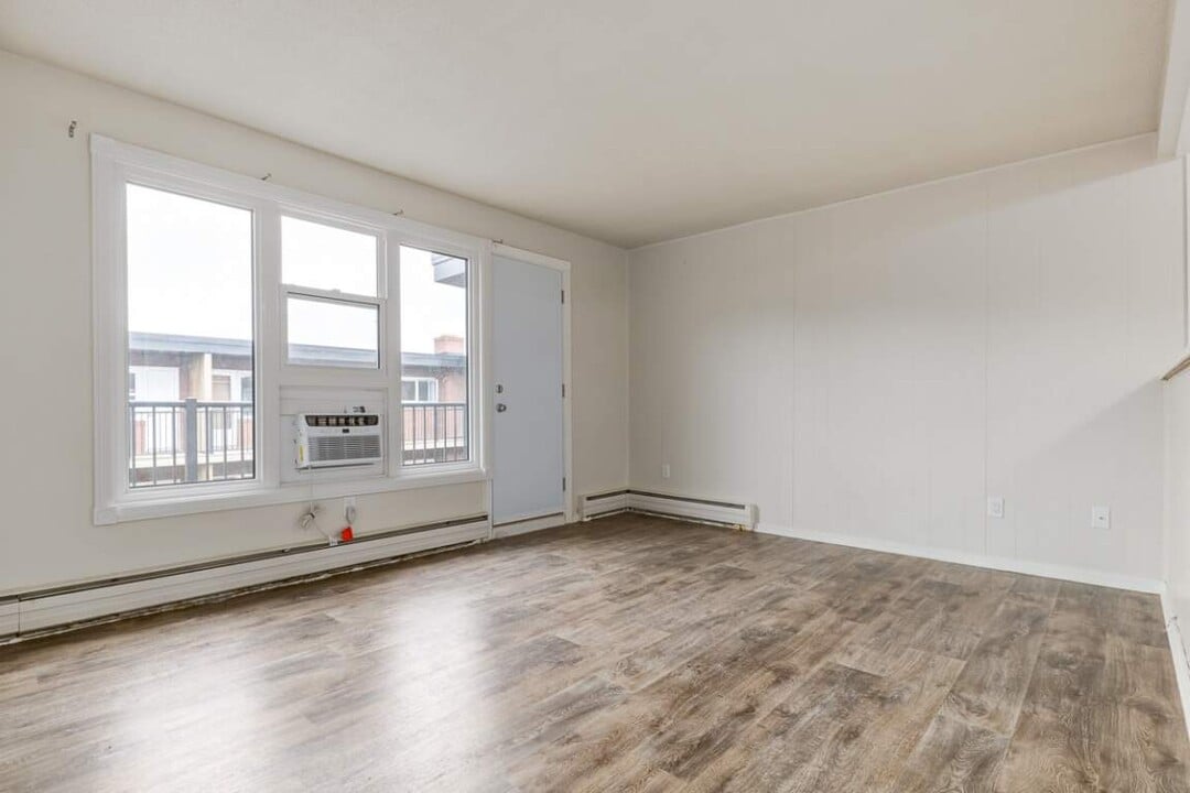 The Lenberne in Regina, SK - Building Photo