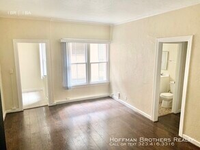 520 S Mariposa Ave-Unit -401B in Los Angeles, CA - Foto de edificio - Building Photo