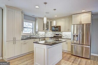 2715 Drew Valley Rd NE in Atlanta, GA - Building Photo - Building Photo