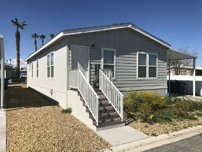 3700 Stewart Ave in Las Vegas, NV - Building Photo - Building Photo