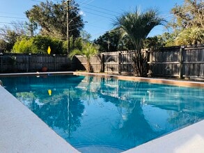 2156 NW 4th Pl, Unit Main house in Gainesville, FL - Building Photo - Building Photo
