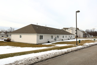 Granhaven Manor II in Lansing, MI - Foto de edificio - Building Photo