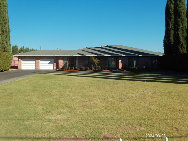 2241 Bogue Rd in Yuba City, CA - Foto de edificio - Building Photo