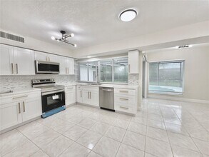 6708 Camelia Dr in Miramar, FL - Building Photo - Building Photo