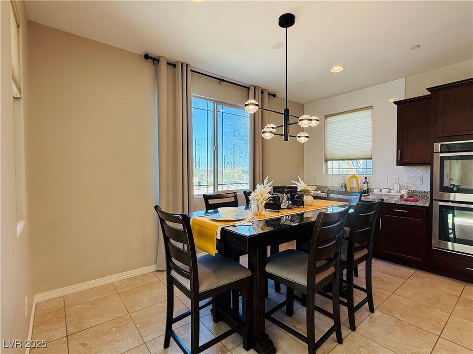 3041 Savella Ave in Henderson, NV - Foto de edificio