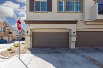 4635 Blaise Ave in North Las Vegas, NV - Foto de edificio - Building Photo