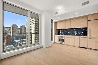 1200 Rue Drummond in Montréal, QC - Building Photo - Building Photo