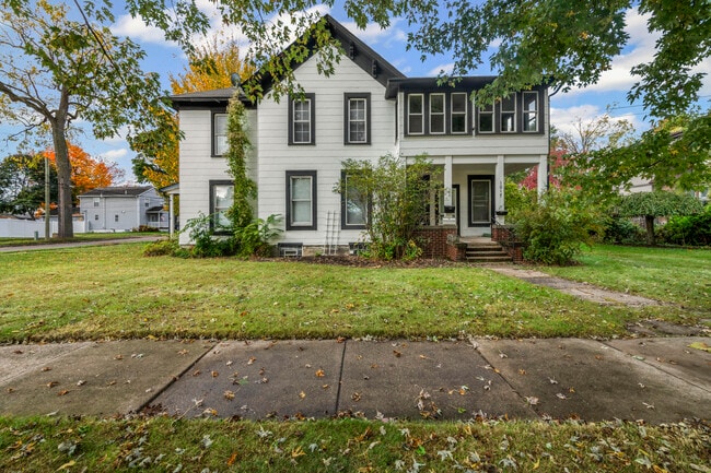 property at 1017 N Holbrook St