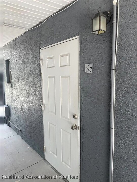 241 S Commerce Ave in Sebring, FL - Building Photo