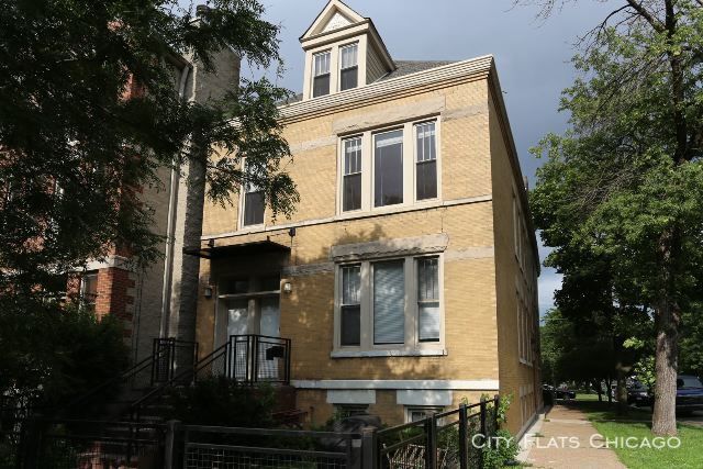 2835 N Damen Ave-Unit -Unit 3F in Chicago, IL - Building Photo