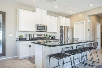 524 Thea St, Unit 1126 in Henderson, NV - Building Photo - Building Photo