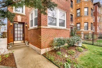 2549 W Winnemac Ave, Unit 1 in Chicago, IL - Building Photo - Building Photo