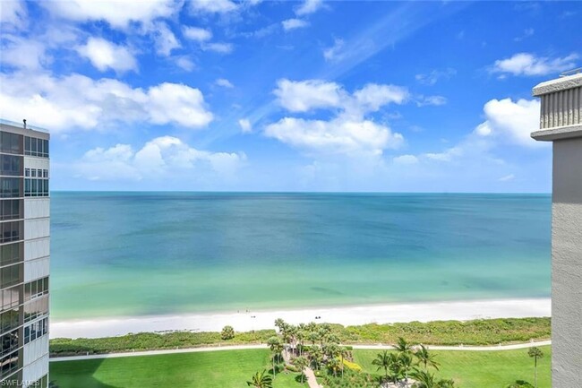 4401 Gulf Shore Blvd N, Unit 3 in Naples, FL - Foto de edificio - Building Photo