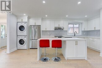 40 Sherwood Forest Dr in Markham, ON - Building Photo - Building Photo