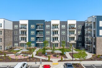 The Series at Riverview Landing in Mableton, GA - Foto de edificio - Building Photo