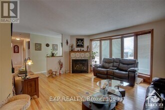 15 Saginaw Crescent in Ottawa, ON - Building Photo - Building Photo