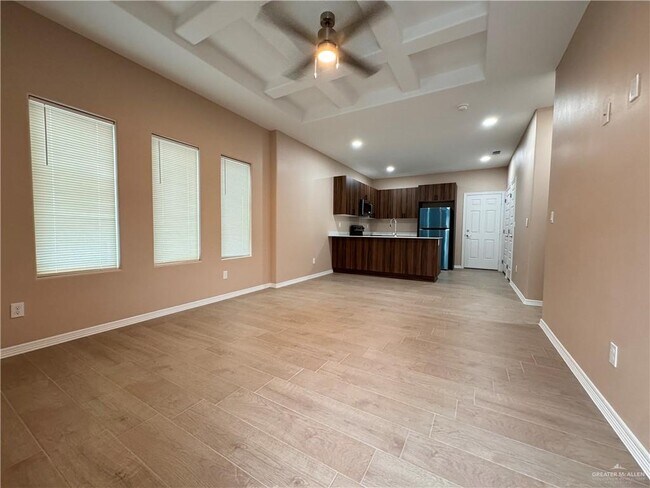 910 N Spruce St in Edinburg, TX - Building Photo - Building Photo