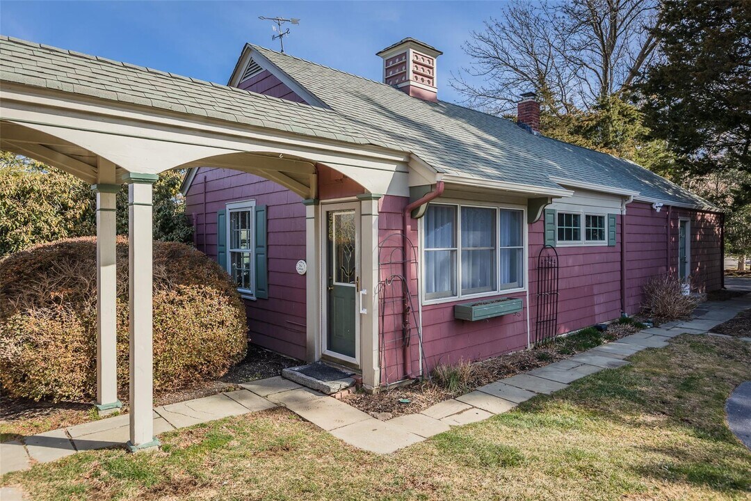 105 Sound Ct in Northport, NY - Building Photo