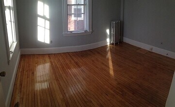 38 Cherry St, Unit 1 in Somerville, MA - Foto de edificio - Building Photo