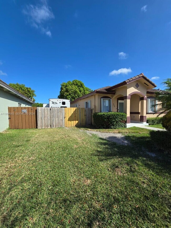 604 SE 12th Ter in Homestead, FL - Building Photo - Building Photo