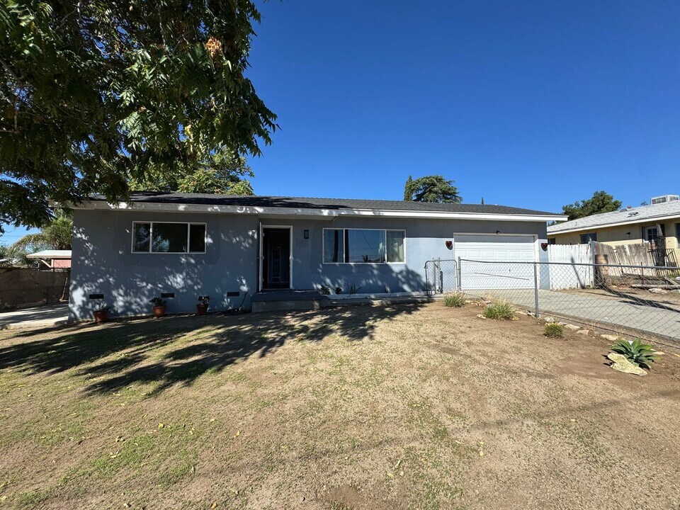 853 N Hargrave St in Banning, CA - Building Photo