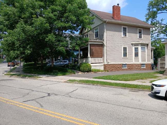 2461 Fairview Ave