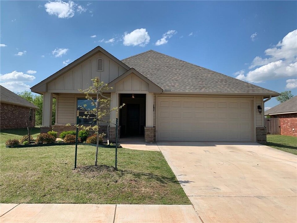 14105 Northwood Village Dr in Piedmont, OK - Building Photo