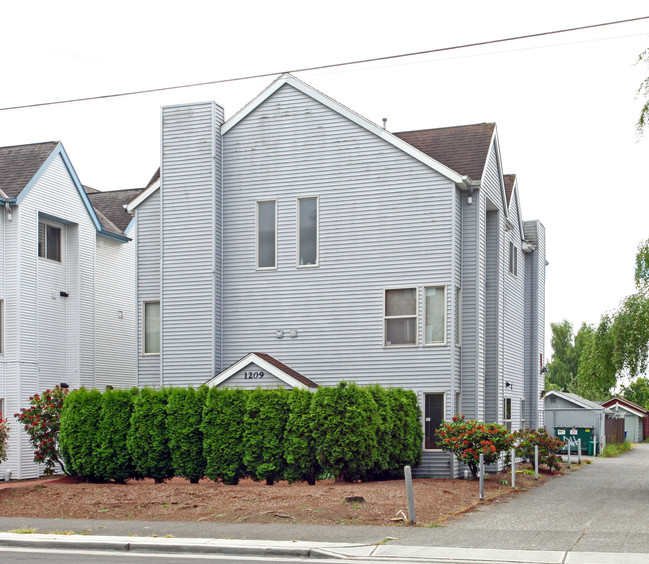 1209 85th St in Seattle, WA - Foto de edificio - Building Photo