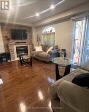 1129 Hickory Hollow Glen in Mississauga, ON - Building Photo - Building Photo