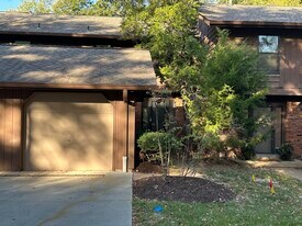 1933 Meadowtree Ln in Kirkwood, MO - Building Photo