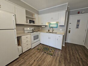 401 N Hillside Dr in North Myrtle Beach, SC - Building Photo - Building Photo