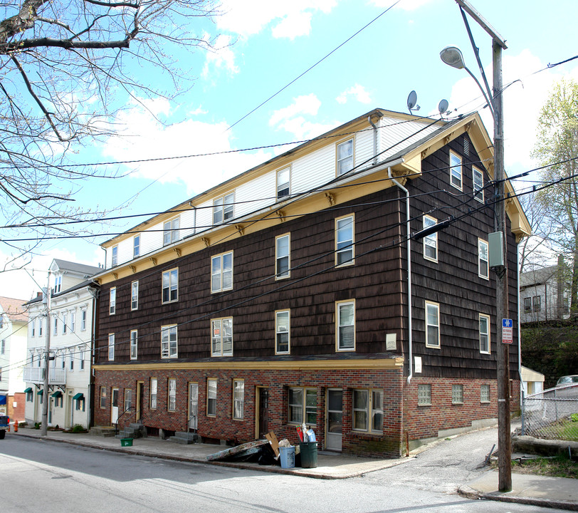 90 Blackstone St in Woonsocket, RI - Foto de edificio