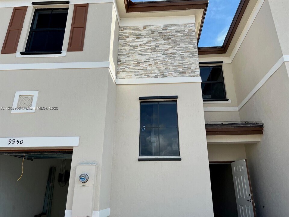 9950 SW 231st Ln in Miami, FL - Building Photo