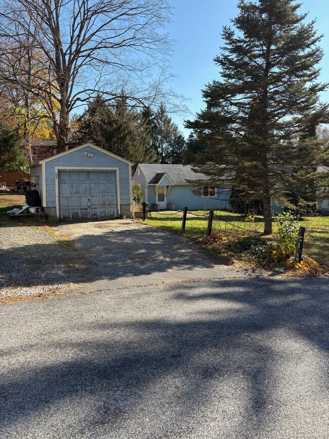 5 White Birch Ln in Southbury, CT - Building Photo - Building Photo