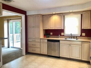 49 Cheshire Dr in South Windsor, CT - Building Photo - Building Photo