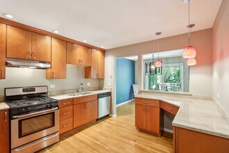 232 W Grant Village in Hinsdale, IL - Building Photo - Building Photo