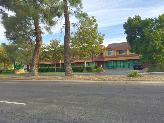 West Capitol Courtyard in West Sacramento, CA - Building Photo - Building Photo