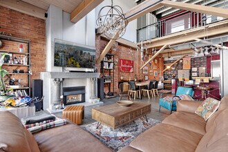 1066 Hamilton St in Vancouver, BC - Building Photo - Building Photo