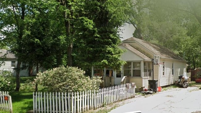 property at 1440 Campeau St